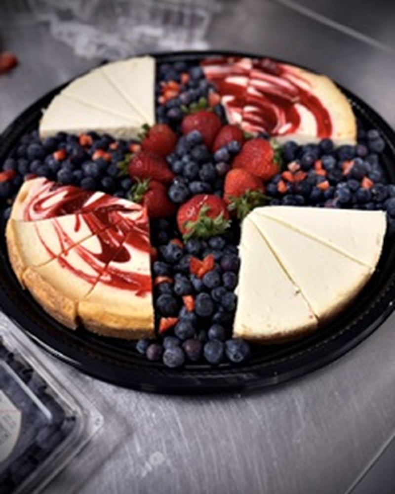 Cheesecake platter with fresh berries
